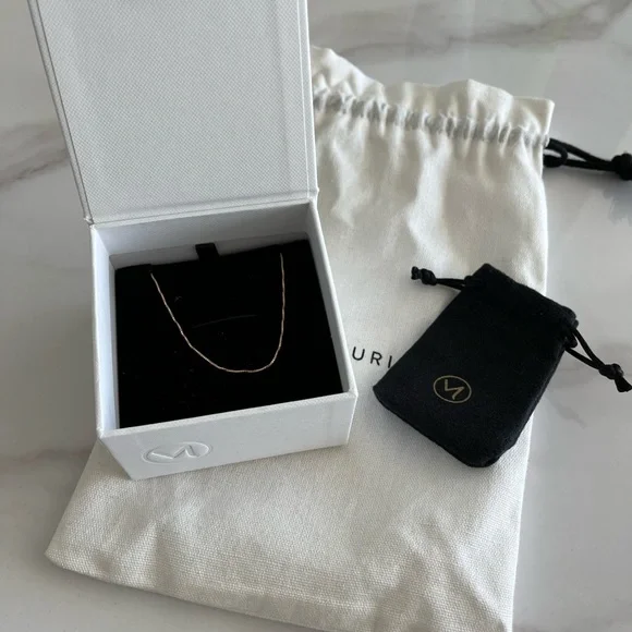 SOLD - (Brand new) Mejuri baby box chain necklace - 14k yellow gold - Picture 4 of 9